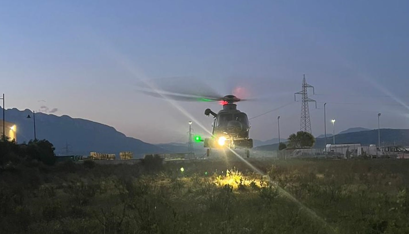 Soccorso Aereo: Elicottero Aeronautica Militare soccorre un ragazzo in difficoltà sul Monte Polveracchio