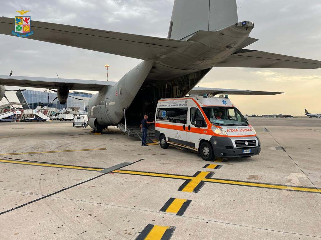 Trasporto sanitario: ragazza trasportata d'urgenza con un C-130J