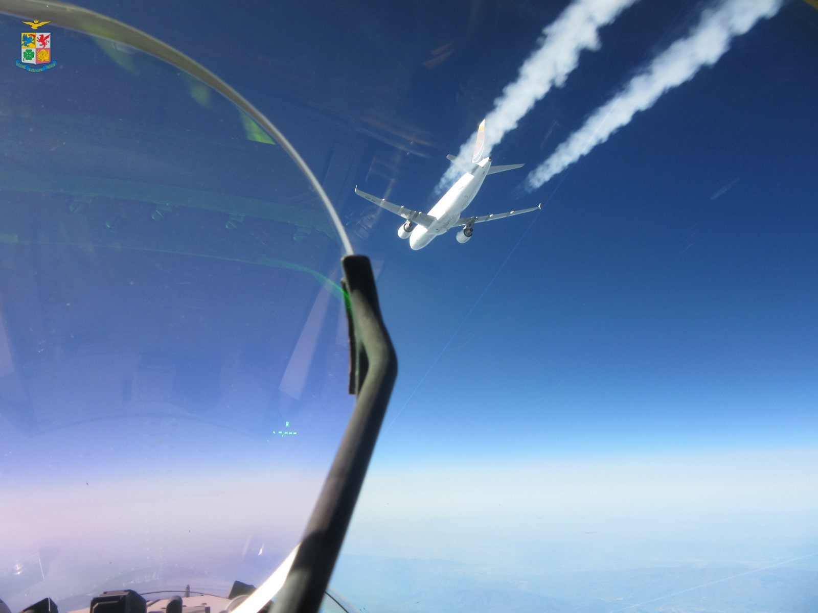 Difesa Aerea: Due caccia Eurofighter del 4° Stormo intercettano velivolo civile che aveva perso contatto