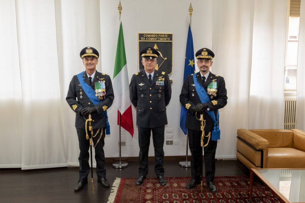 Passaggio del testimone al CFC di Milano Il Generale di Divisione Aerea Francesco Vestito cede il comando al Generale di Divisione Aerea Luigi Del Bene.