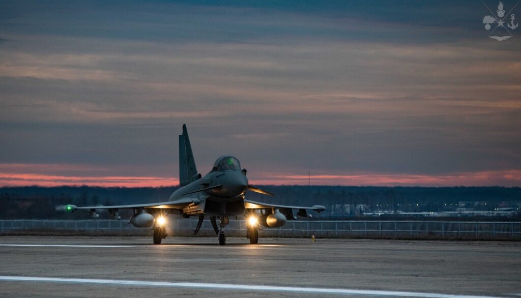 aereo in partenza aeronautica militare