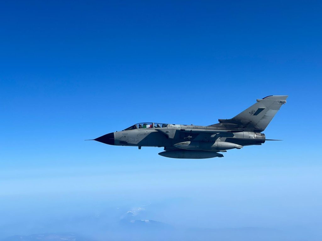 aereo militare in volo