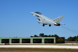 aereo militare in volo