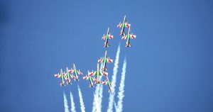 aerei militari in volo - fumo bainco
