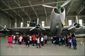 visita scolaresca ad hangar, aereo
