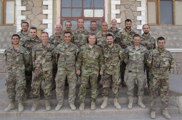 Foto di Gruppo degli advisor italiani con il generale Michel