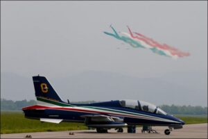 aereo militare su terraferma