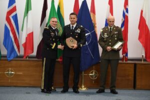 un momento della consegna della medaglia