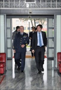 dott. Sala visita aeroporto di Milano Linate accompagnato da generale AM