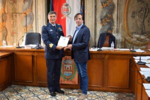 CENTRO LOGISTICO MUNIZIONAMENTO E ARMAMENTO: CITTADINANZA ONORARIA AL COMUNE DI ORTE - Aeronautica Militare