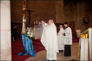 momento della cerimonia ecclesiastica