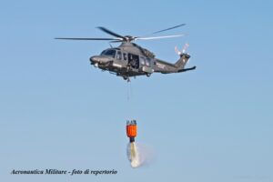 INCENDI: DIFESA, NUOVO INTERVENTO ELICOTTERO AERONAUTICA MILITARE IN SICILIA