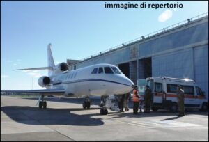 aereo militare su terraferma