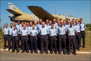 foto di gruppo tra militari