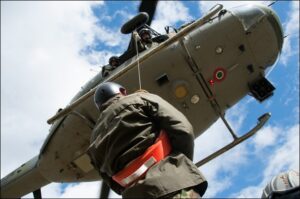 GLI ALLIEVI M.LLI IMPARANO A SOPRAVVIVERE IN MONTAGNA - Aeronautica Militare