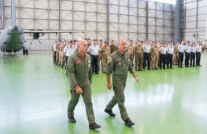 L'ISPETTORE DELL'AVIAZIONE PER LA MARINA IN VISITA AL 41° STORMO ANTISOM - Aeronautica Militare