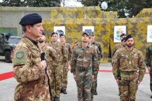 AL 16° STORMO LA CONSEGNA DEI BASCHI AI NUOVI FUCILIERI DELL'ARIA - Aeronautica Militare