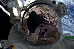 MISSIONE BEYOND: PRIMA PASSEGGIATA SPAZIALE PER IL COLONNELLO LUCA PARMITANO -
