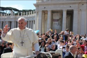 papa e partecipanti all'evento