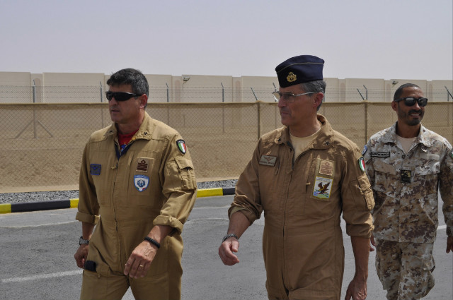 Emirati Arabi: Comandante CFSS visita Task Force di Al Minhad
