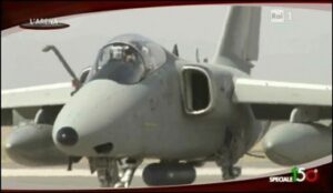 aereo militare su terraferma