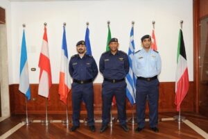 foto di gruppo tra militari