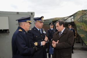 L'onorevole Domenico Rossi in visita presso il Comando Scuole / 3^ regione Aerea di Bari