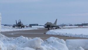 EMERGENZA NEVE IN PUGLIA: PIENAMENTE OPERATIVO L'AEROPORTO MILITARE DI GIOIA DEL COLLE - Aeronautica Militare