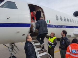 VOLO D'URGENZA PER UNA NEONATA DI SOLO UN GIORNO - Aeronautica Militare