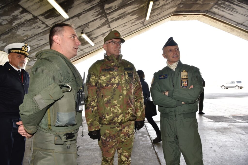 Graziano visita la Task Force Air in Islanda