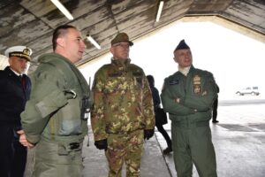 Graziano visita la Task Force Air in Islanda