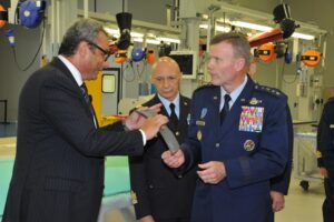 IL COMANDANTE DELL'ALLIED AIR COMMAND DI RAMSTEIN (GER) IN VISITA ALLA BASE AEREA DI CAMERI - Aeronautica Militare
