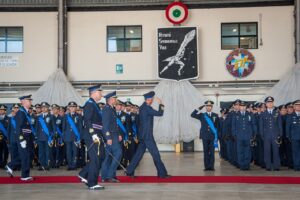 Il Comandante Logistico passa in rassegna lo schieramento