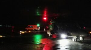 DONNA IN PERICOLO DI VITA TRASPORTATA NELLA NOTTE DA PANAREA A MESSINA - Aeronautica Militare