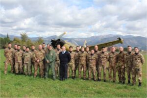 Foto-di-gruppo-presso-SF260-special-color