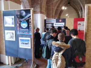 Numerosi-i-ragazzi-che-hanno-visitato-lo-stand-dellAM