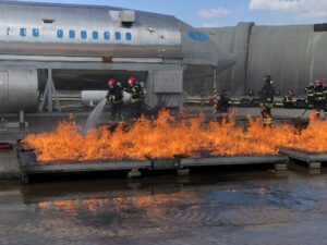 PER GLI SPECIALISTI ANTINCENDI DELL'A.M. SI ADDESTRANO PRESSO LA SCUOLA DI FORMAZIONE DEI VIGILI DEL FUOCO - Aeronautica Militare