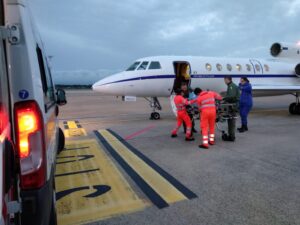 TRASPORTO SANITARIO URGENTE DALLA SARDEGNA - Aeronautica Militare
