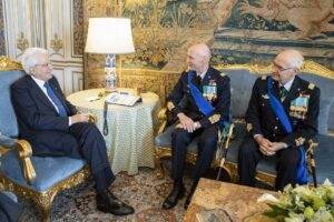 Il Presidente Sergio Mattarella con il Gen. S.A. Enzo VECCIARELLI e il Gen. S.A. Alberto ROSSO, rispettivamente Capo di Stato Maggiore dell’Aeronautica uscente e subentrante. (foto di Francesco Ammendola - Ufficio per la Stampa e la Comunicazione della Presidenza della Repubblica)