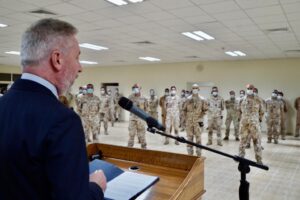KUWAIT: IL MINISTRO DELLA DIFESA VISITA LA TASK FORCE AIR - Aeronautica Militare