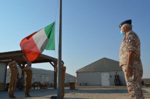 MISSIONE IN KUWAIT: IL CONTINGENTE NAZIONALE CELEBRA IL 4 NOVEMBRE - Aeronautica Militare