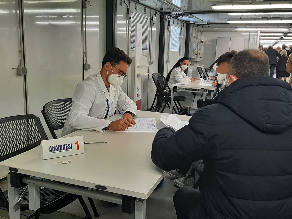 VACCINO COVID-19: A TARANTO ATTIVATO IL PRESIDIO VACCINALE DELLA DIFESA PRESSO LA SCUOLA VOLONTARI AM - Aeronautica Militare