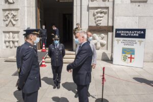 VACCINO COVID19: IL MINISTRO DELLA DIFESA VISITA IL PVD DEL COMANDO 1^ REGIONE AEREA - Aeronautica Militare