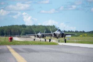 NATO, AIR POLICING ESTONIA: GLI F35 ITALIANI INTERCETTANO VELIVOLI NON IDENTIFICATI - Aeronautica Militare
