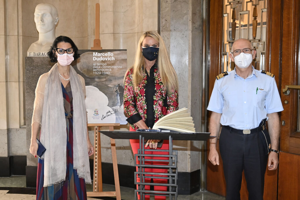 MARCELLO DUDOVICH: SOTTOSEGRETARIO PUCCIARELLI VISITA LA MOSTRA ARTISTICA A PALAZZO AERONAUTICA - Aeronautica Militare