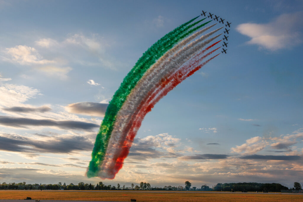 FRECCE TRICOLORI: L'AERONAUTICA MILITARE HA FESTEGGIATO I 60 ANNI DELLA PATTUGLIA ACROBATICA NAZIONALE - Aeronautica Militare