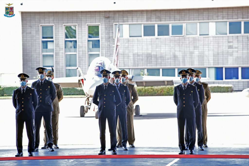 FORMAZIONE E ADDESTRAMENTO: LE SCUOLE DI VOLO DELL'AM BREVETTANO 27 NUOVI PILOTI - Aeronautica Militare