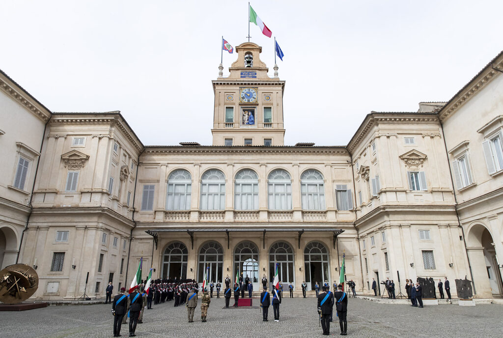 4 NOVEMBRE: IL PRESIDENTE MATTARELLA HA CONSEGNATO LE ONORIFICENZE DELL'ORDINE MILITARE D'ITALIA - Aeronautica Militare