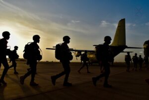 MISIN, NIGER: C-27J PER AVIOLANCI 2021 PER IL BREVETTO DI PARACADUTISTA MILITARE - Aeronautica Militare