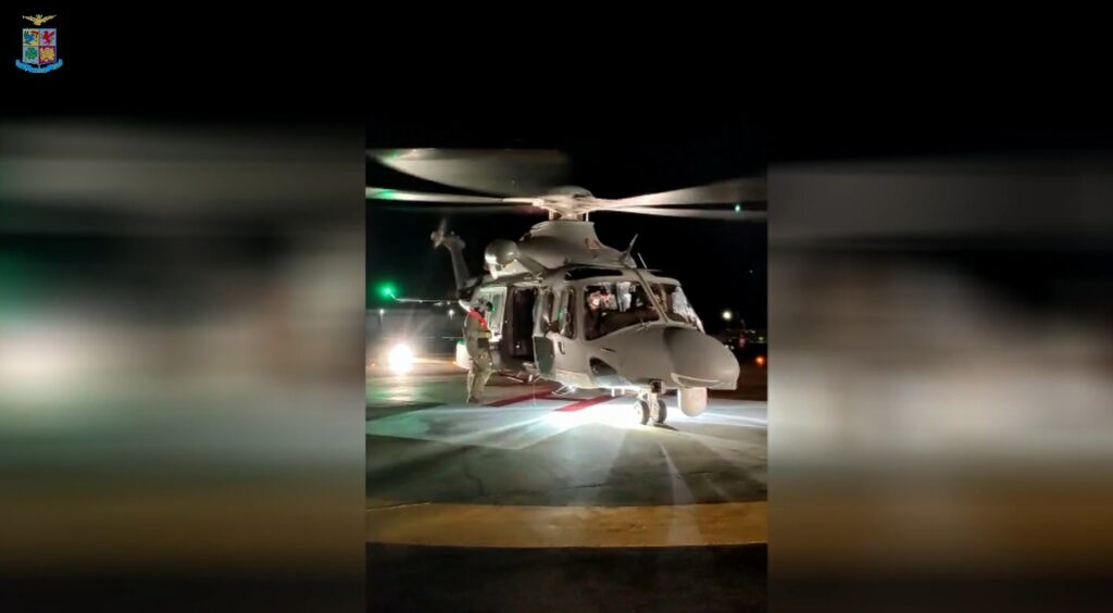 MALTEMPO SARDEGNA: ELICOTTERO 80° CENTRO CSAR SOCCORRE QUATTRO CACCIATORI RIMASTI ISOLATI - Aeronautica Militare